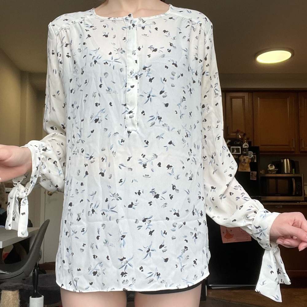 White🕊and blue💙floral blouse